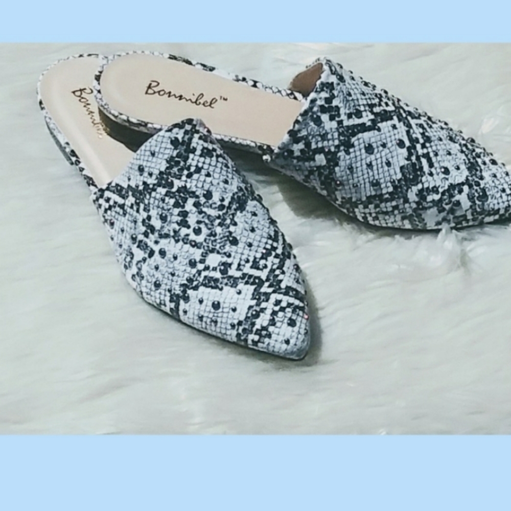 New Studded Snake Skin Print pointed toe mules - Picture 2 of 3